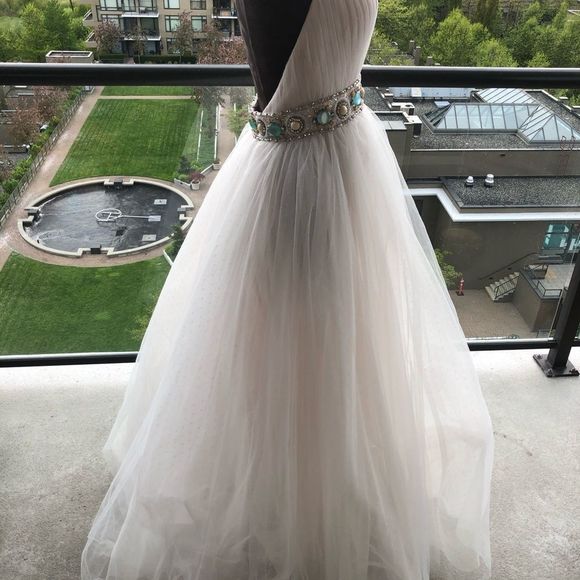 Exquisite Formal Backless Gown - Picture 4 of 9